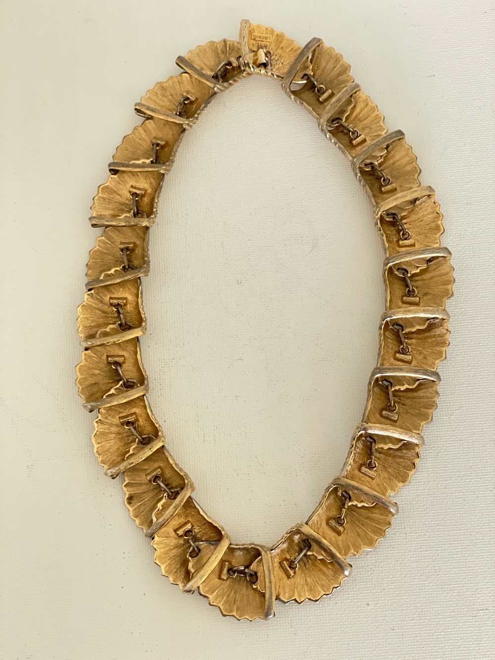 Vintage Monet Gold Tone Scalloped Link Statement Necklace 16” - Picture 3 of 8